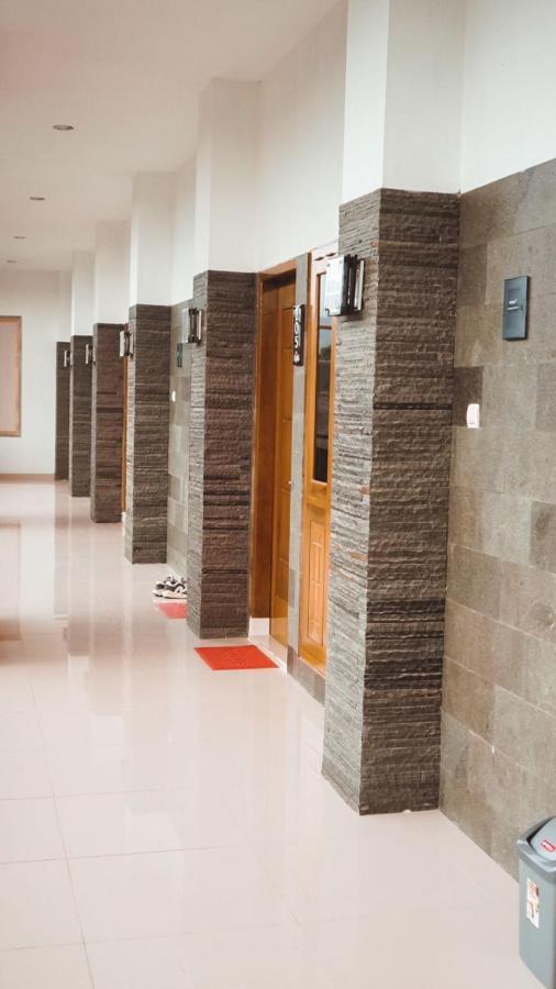 Hotel Kaliu Pacitan Εξωτερικό φωτογραφία
